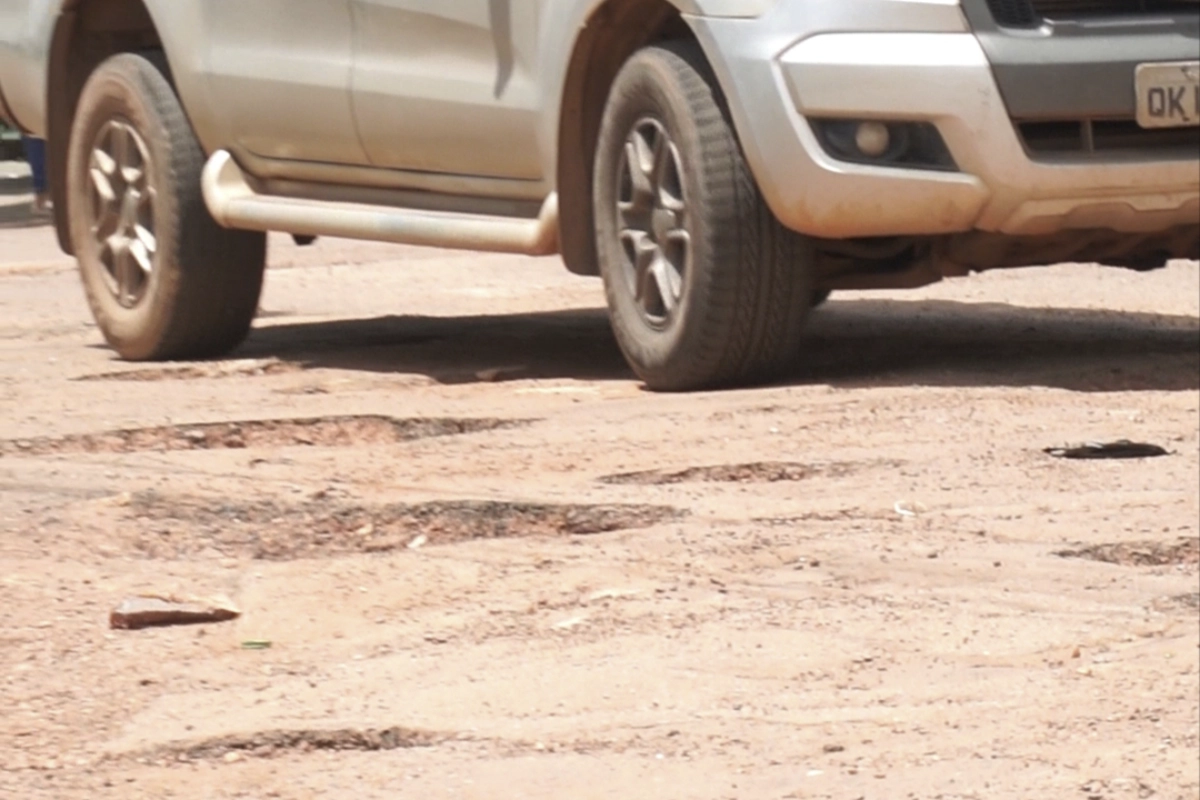 Augustinópolis entre buracos e lama.